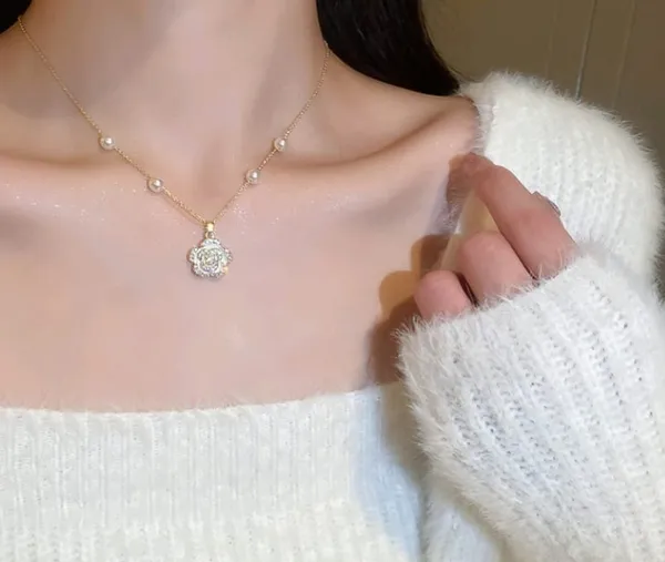 Elegant_Crystal_Flower_Pendant_Necklace_With_Gold_Chain_For_Women