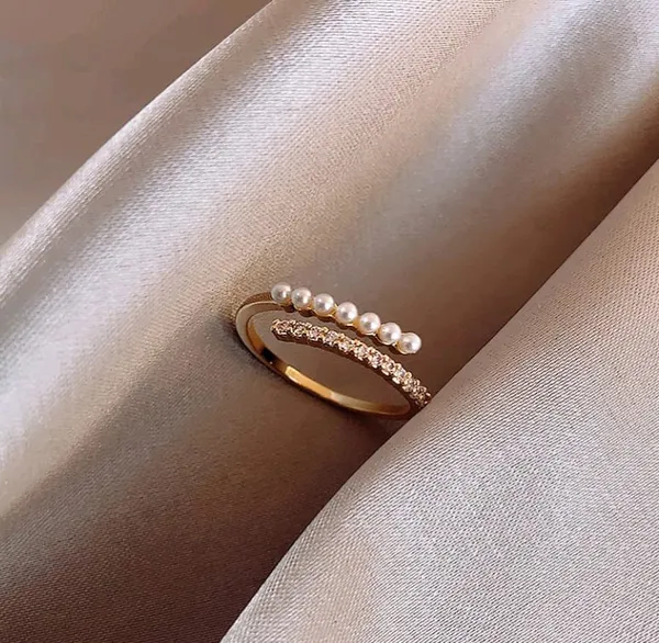 Elegant_Pearl_And_Crystal_Adjustable_Ring_For_Women