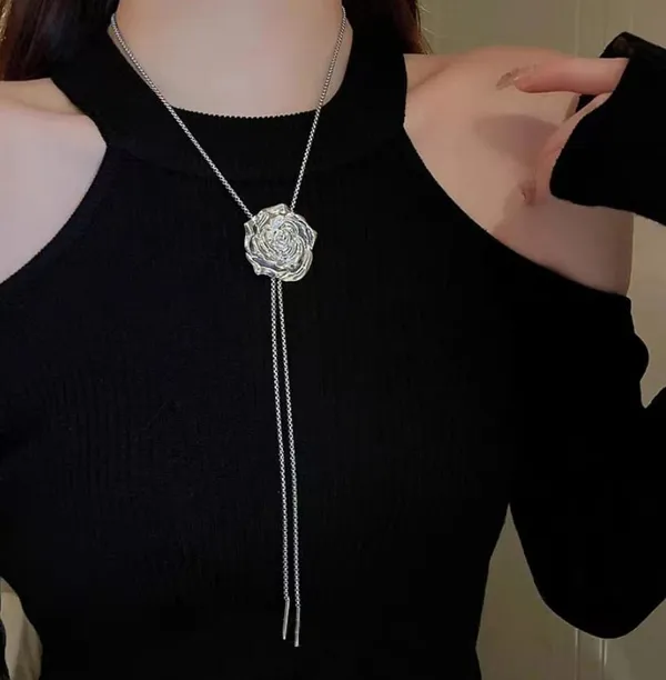Elegant_Silver_Floral_Rose_Lariat_Necklace_For_Women