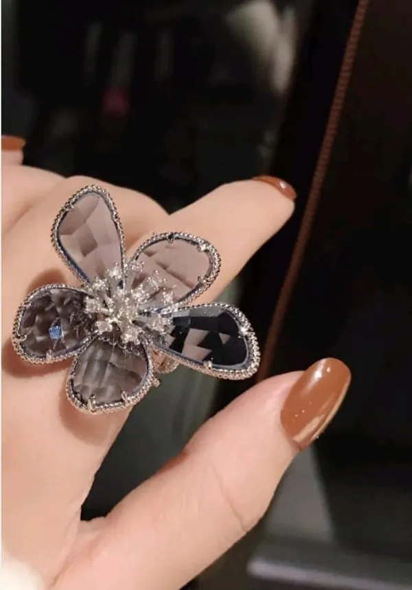 Crystal_Flower_Brooch_Pin_With_Grey_And_Black_Petals_For_Women