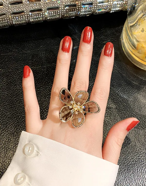 Elegant_Floral_Statement_Ring_With_Crystal_Accents_For_Women