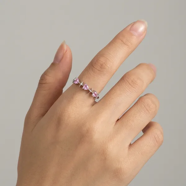 Sparkling_Heart_Shaped_Iridescent_Ring_With_Pink_Gemstones_For_Women