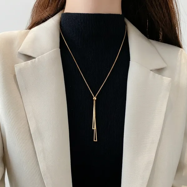 Elegant_Double_Bar_Gold_Toned_Pendant_Necklace_For_Women