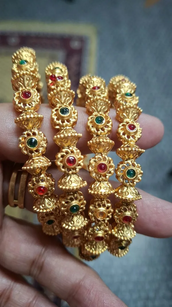 Gold_Multicolour_Stone_Set_Of_4_Bangles_For_Women