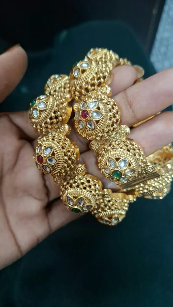 Gold_Openable_Bangle_Set_For_Women