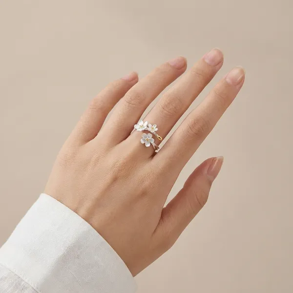 Delicate_Silver_Floral_Ring_With_Dual_Flower_Design_For_Women