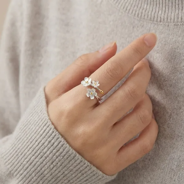 Delicate_Silver_Floral_Ring_With_Dual_Flower_Design_For_Women