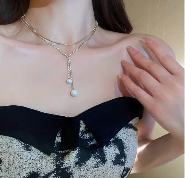 Elegant_Pearl_Drop_Y_Necklace_With_Sparkling_Chain_For_Women