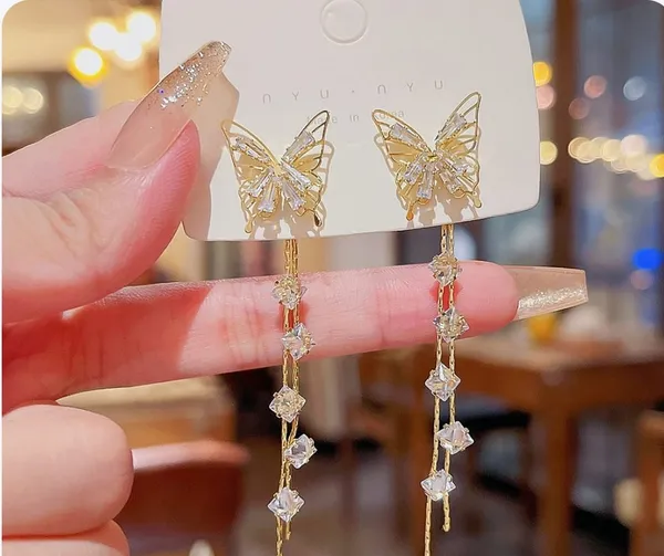 Elegant_Gold_Butterfly_Earrings_With_Crystal_Chain_Drop_For_Women