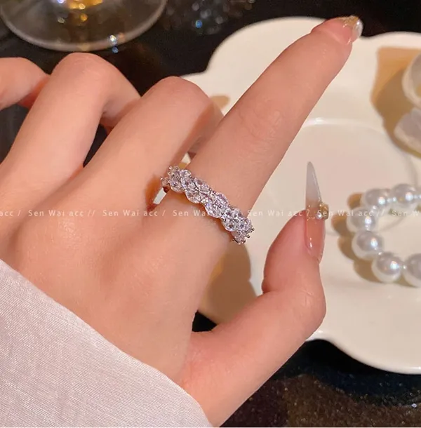 Elegant_Sparkling_Flower_Band_Ring_Adjustable_Open_Design_With_Crystal_Embellishments_For_Women