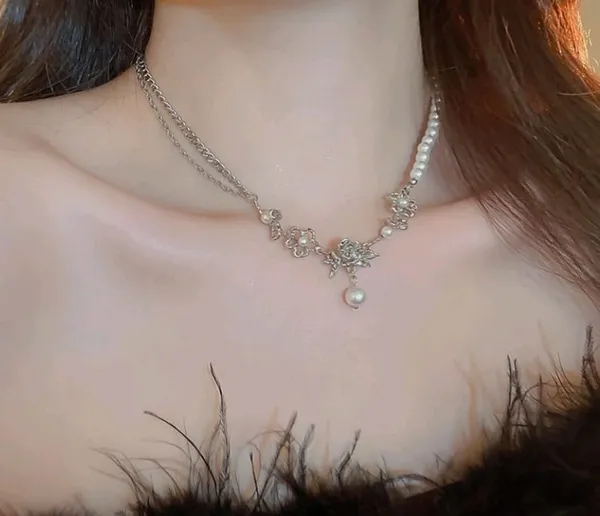 Elegant_Silver_Floral_Pendant_Necklace_With_Pearl_Drop_For_Women