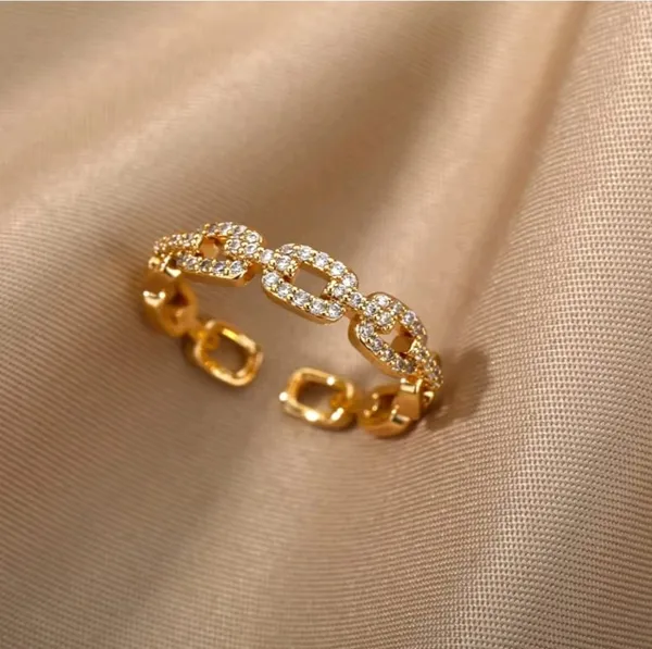Gold_Toned_Chain_Link_Ring_With_Crystal_Embellishments_For_Women
