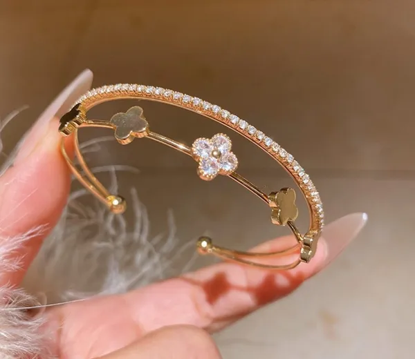Rose_Gold_Crystal_Clover_Bangle_Bracelet_For_Women
