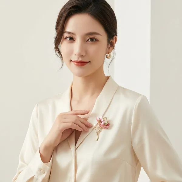 Elegant_Gold_Tone_Flower_Brooch_With_Pearl_And_Enamel_For_Women