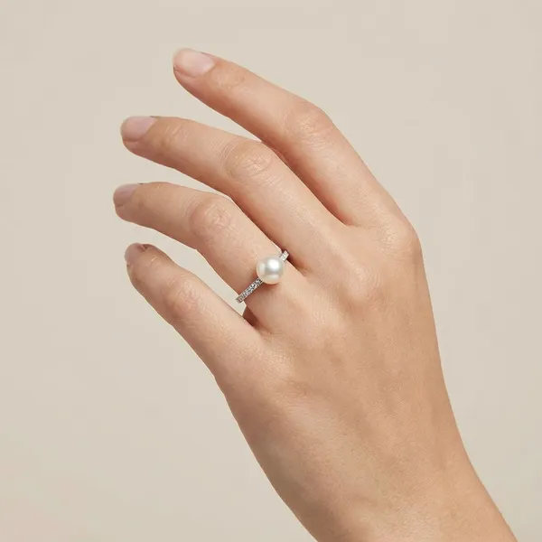 Elegant_Pearl_And_Diamond_Ring_For_Women