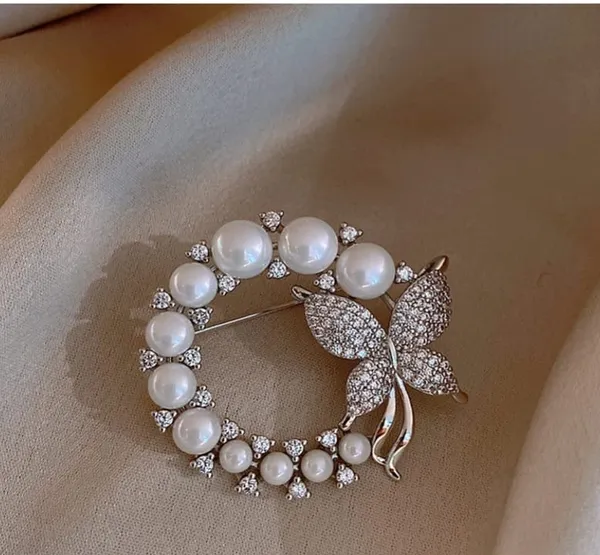 Pearl_Circle_Butterfly_Brooch_For_Women