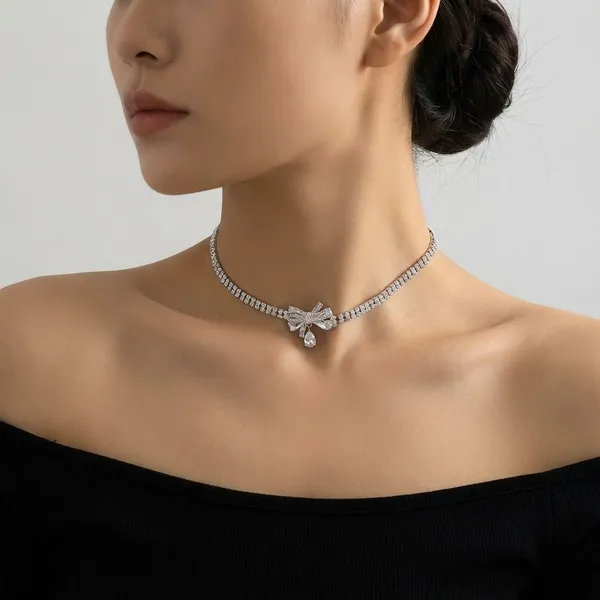 Sparkling_Butterfly_Rhinestone_Choker_Necklace_For_Women