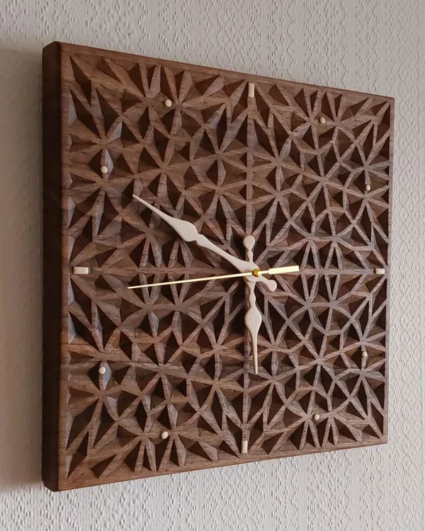 Brown_Wood_Premium_Clock_For_Living_Room