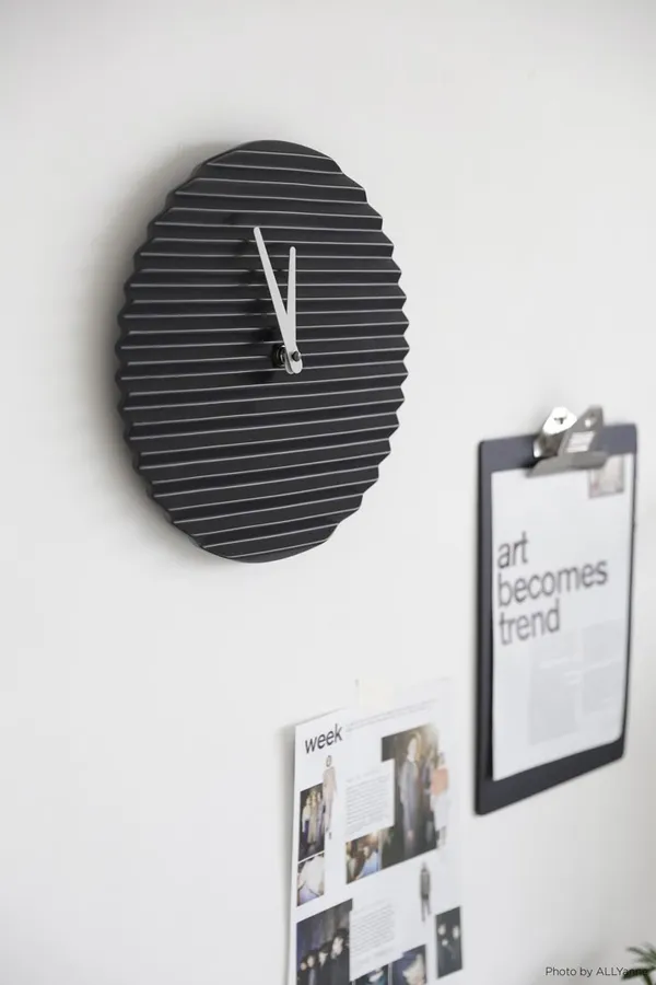 Charcoal_Black_Wood_Premium_Clock_For_Living_Room
