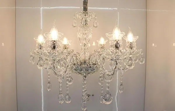 Crystal_And_Gold_Metal,_Crystal_Chandelier_For_Premium_Decor