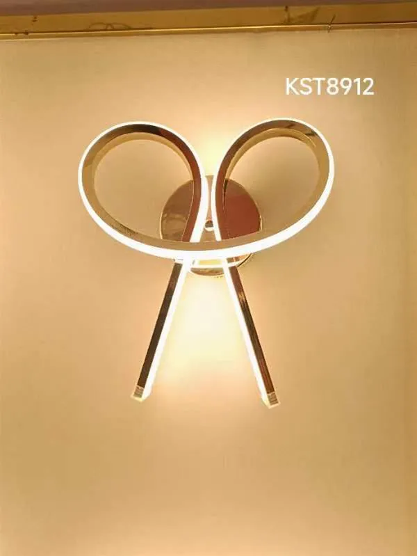 Gold_Metal,_Acrylic_LED_Wall_Sconce_For_Artistic_Decor