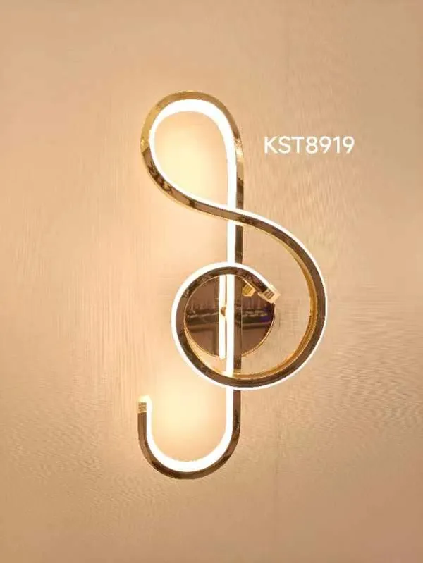 Gold_Metal,_Acrylic_LED_Wall_Light_For_Decorative_Lighting