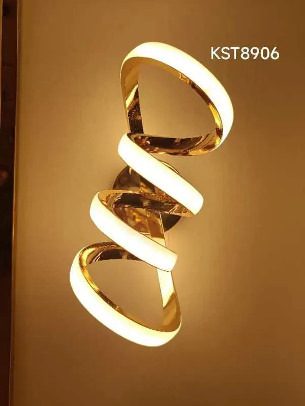 Gold_Metal,_Acrylic_LED_Wall_Light_For_Luxury_Lighting