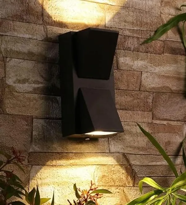 Black_Metal,_Glass_Outdoor_Wall_Light_For_Outdoor_Walls_And_Garden