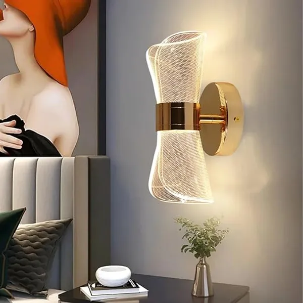 Gold_Metal,_Acrylic_Wall_Sconce_For_Living_Room_Decor