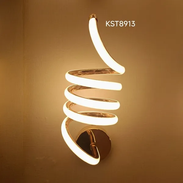 Gold_Metal,_Acrylic_LED_Wall_Light_For_Modern_Interiors