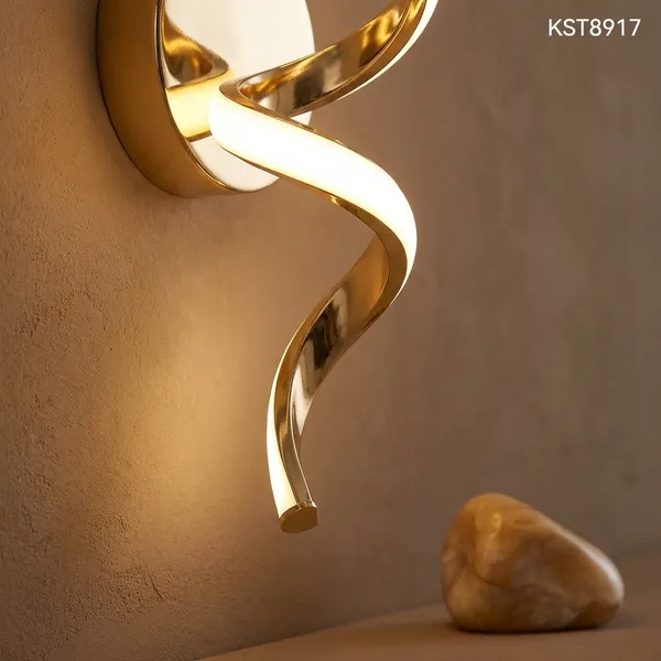 Gold_Metal,_Acrylic_LED_Wall_Lamp_For_Decorative_Interiors