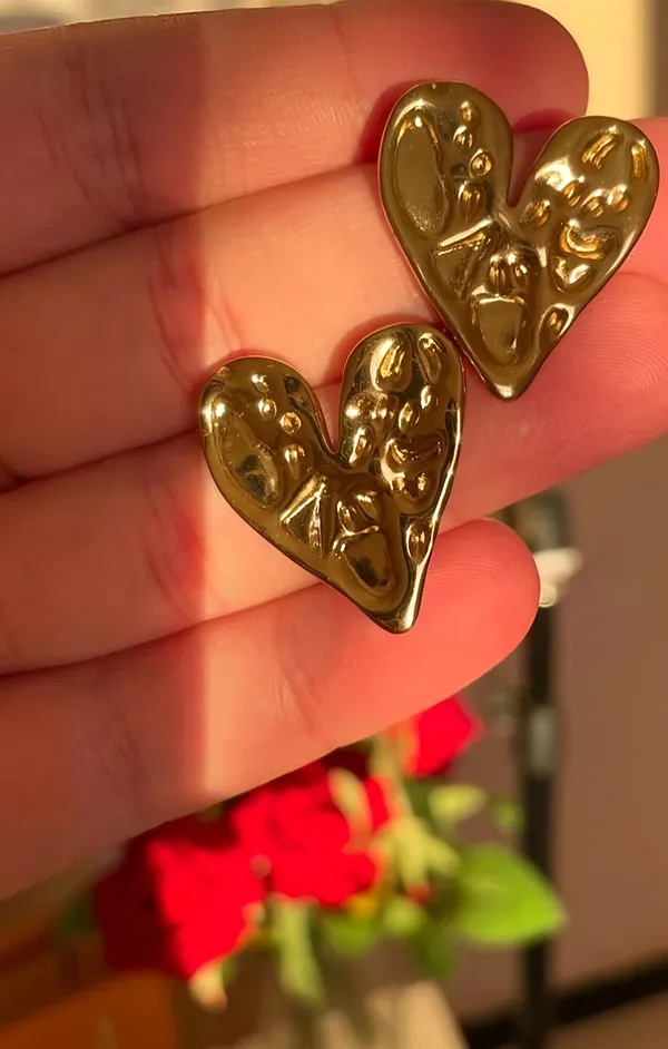 Gold_Alloy_Stud_Earrings_For_Women