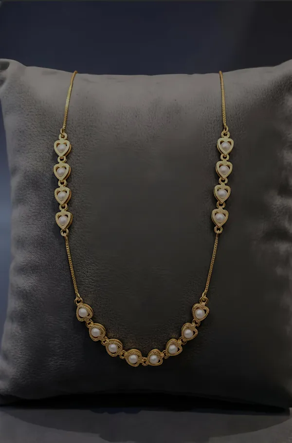 Gold_And_White_Alloy_And_Pearl_Necklace_For_Women