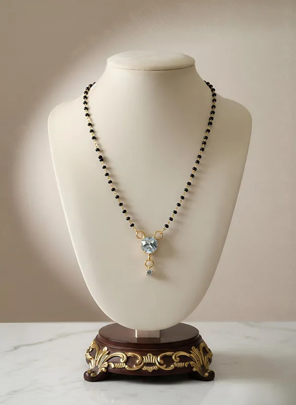 Black_And_Gold_Metal_Necklace_For_Women