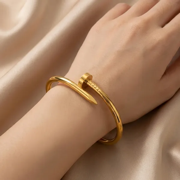 Gold_Alloy_Bracelet_For_Women