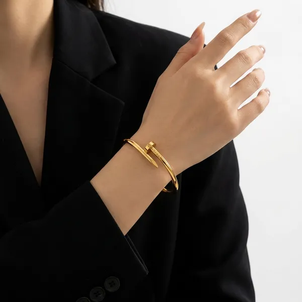 Gold_Alloy_Bracelet_For_Women