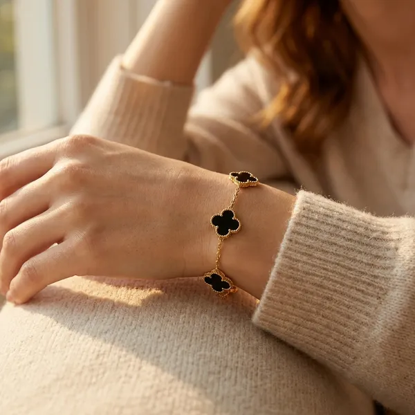 Gold_And_Black_Alloy_And_Onyx_Bracelet_For_Women