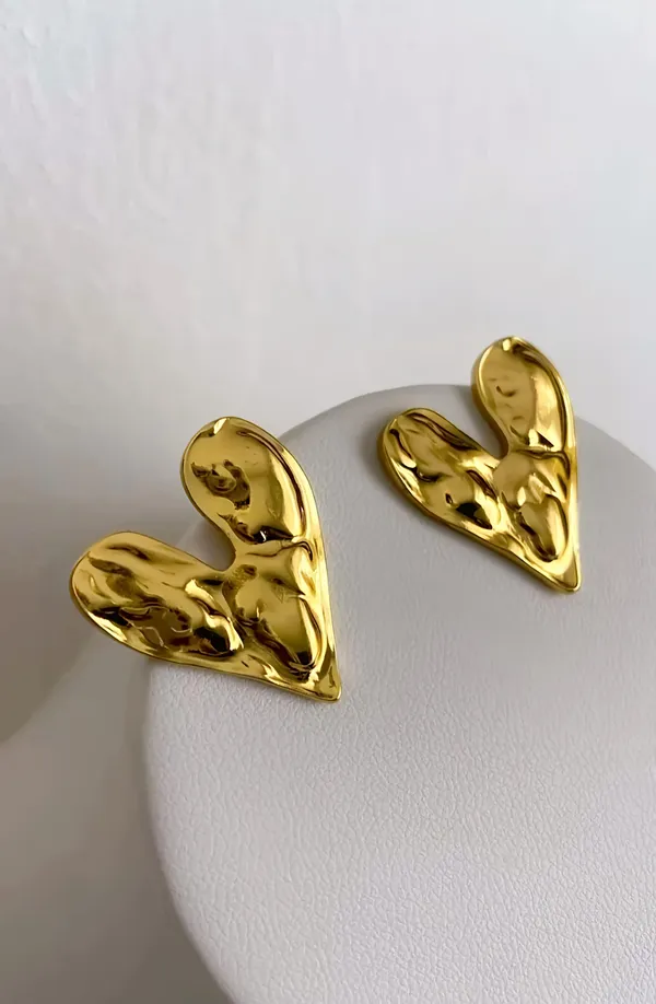 Gold_Alloy_Stud_Earrings_For_Women