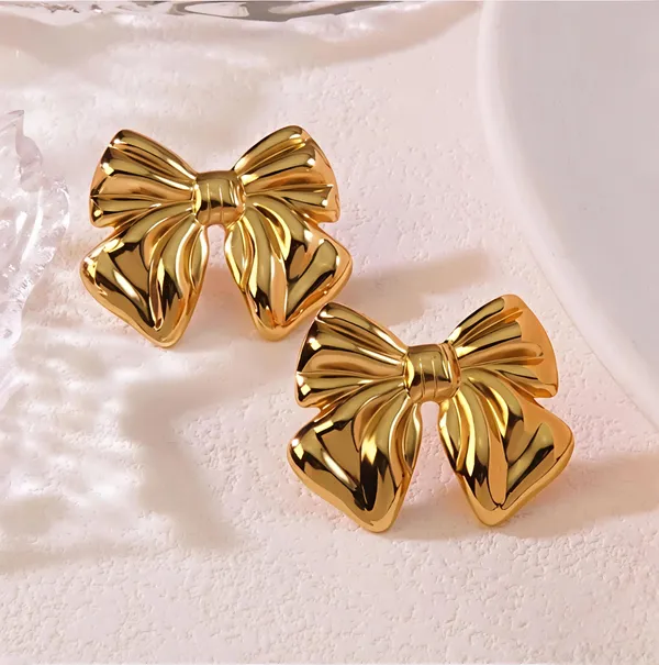 Gold_Alloy_Stud_Earrings_For_Women