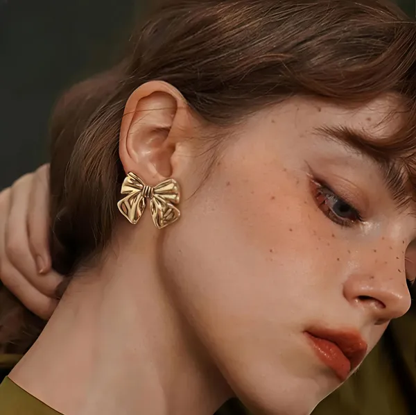 Gold_Alloy_Stud_Earrings_For_Women