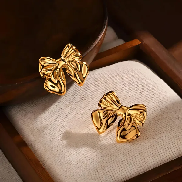 Gold_Alloy_Stud_Earrings_For_Women