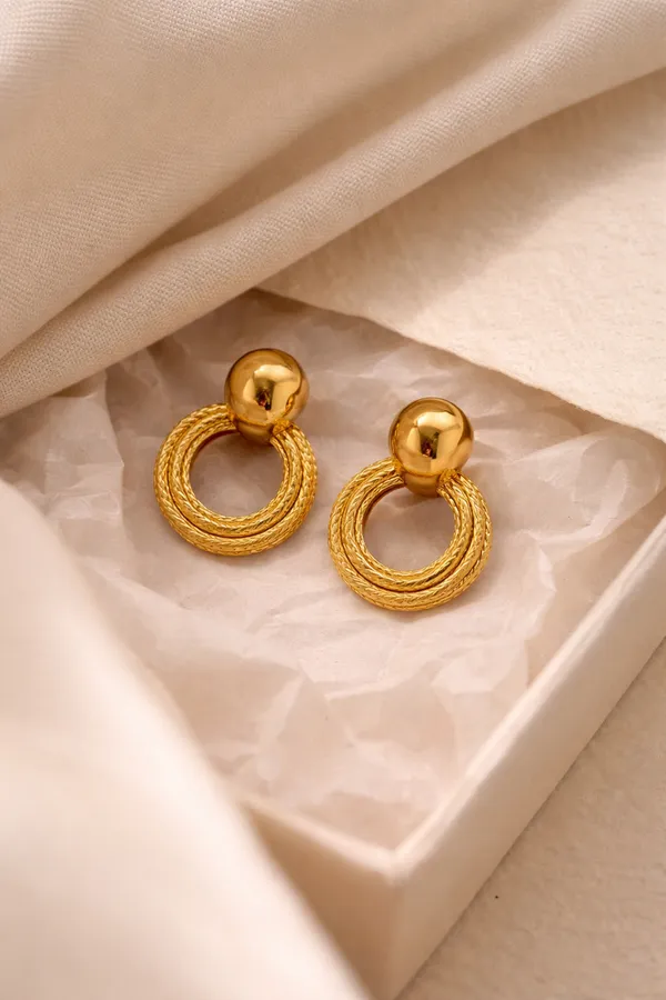 Gold_Alloy_Hoop_Earrings_For_Women