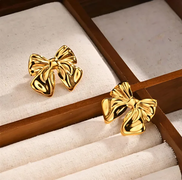 Gold_Alloy_Stud_Earrings_For_Women