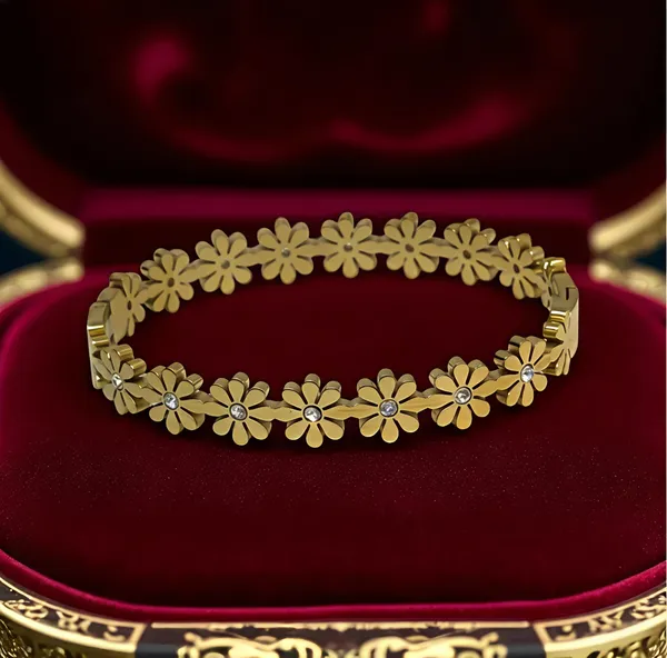 Golden_Flower_Alloy_Bracelet_For_Women