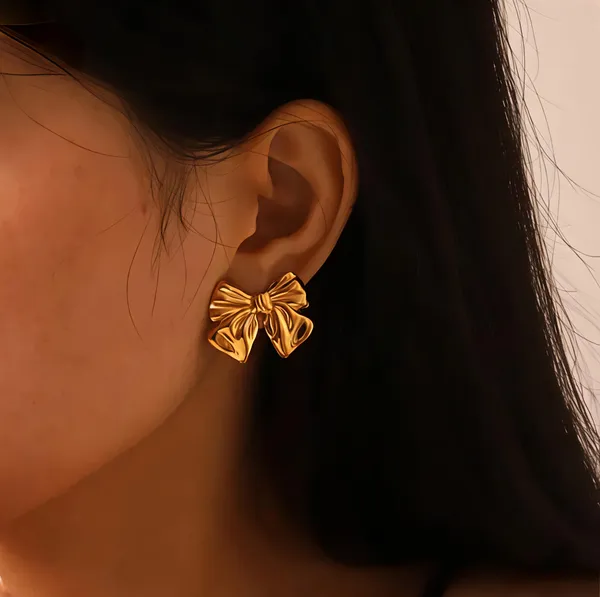 Gold_Alloy_Stud_Earrings_For_Women