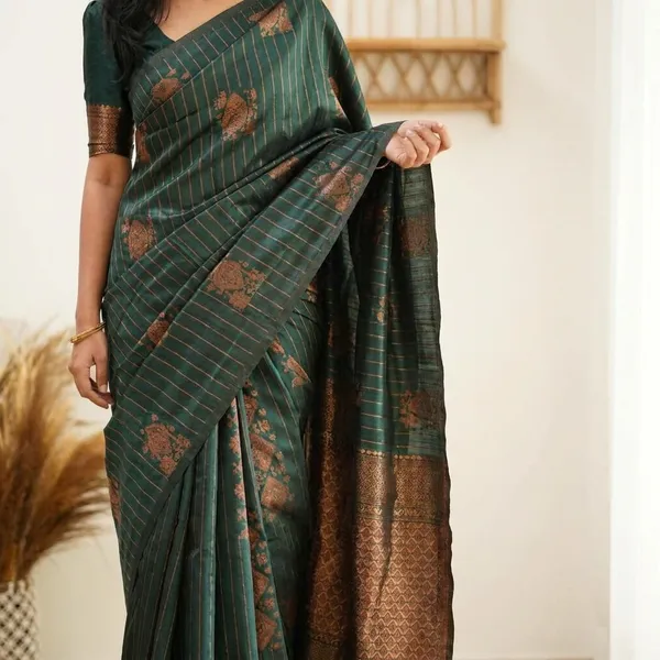 Lichi_Soft_Silk_Jacquard_Saree_Bottle_Green_(SQ1005-02)