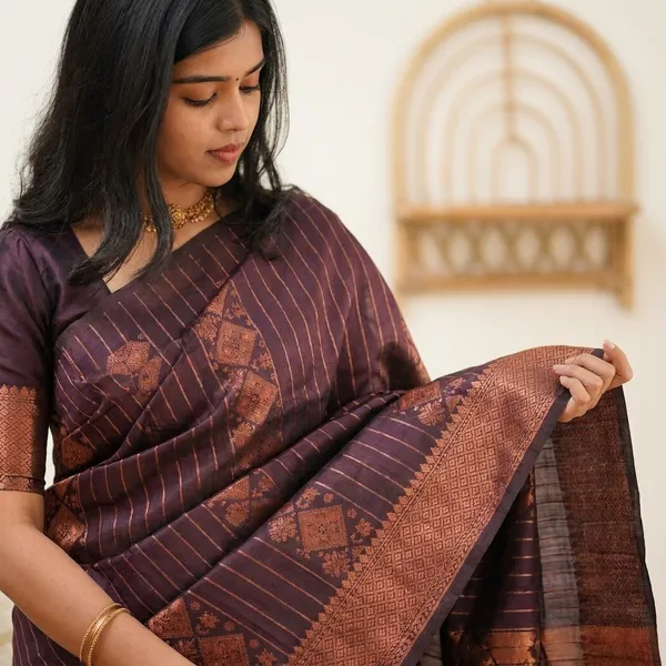 Lichi_Soft_Silk_Jacquard_Saree_Wine_(SQ1005-03_)Lichi_Soft_Silk_Jacquard