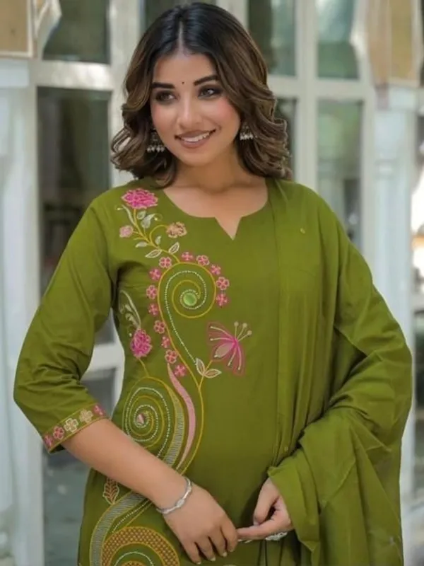 Green_Embroidered_Kurta_Set_With_Dupatta_For_Women