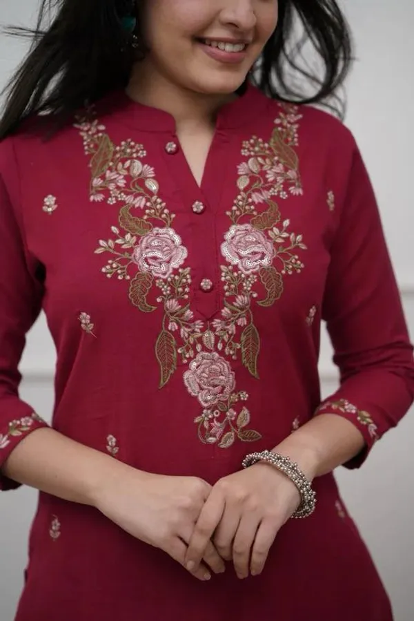 Maroon_Embroidered_Kurta_Set_With_Floral_Motifs_For_Women