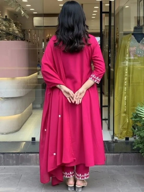 Pink_Embroidered_Kurta_Set_With_Dupatta_For_Women